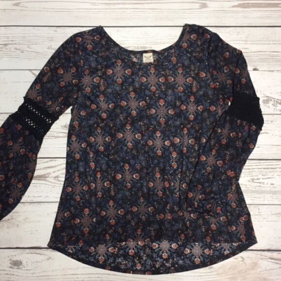 Floral Top w/ Lace Sleeve Detail - Picture 2 of 5